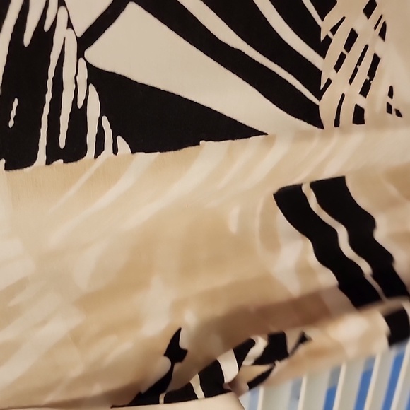 Chico’s Women’s Top Size 3 (XL) Black White Beige - Picture 3 of 8